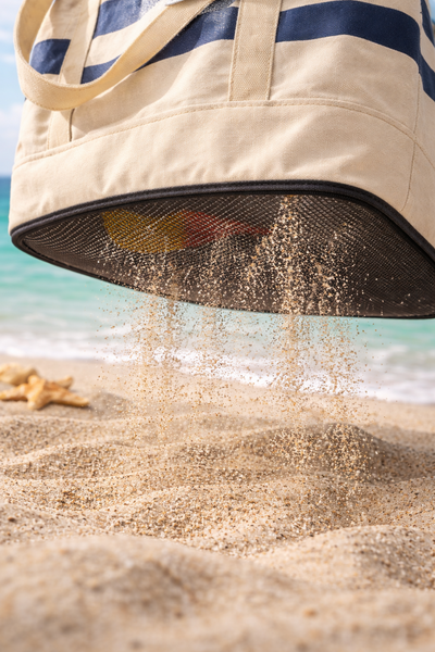 Beach bag organization tips (1)